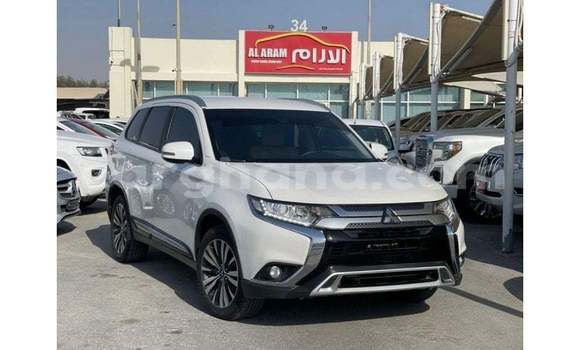 Ra Imported Mitsubishi Outlander funfun Ọkọ̀ in Import - Dubai ni Ashanti Ra Imported Mitsubishi Outlander funfun Ọkọ̀ in Import - Dubai ni Ashanti