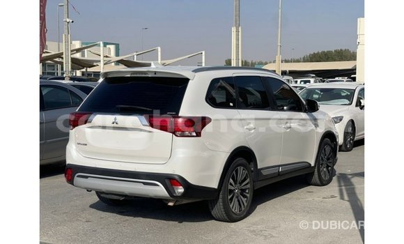 Ra Imported Mitsubishi Outlander funfun Ọkọ̀ in Import - Dubai ni Ashanti Ra Imported Mitsubishi Outlander funfun Ọkọ̀ in Import - Dubai ni Ashanti