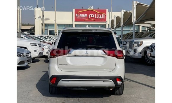 Ra Imported Mitsubishi Outlander funfun Ọkọ̀ in Import - Dubai ni Ashanti Ra Imported Mitsubishi Outlander funfun Ọkọ̀ in Import - Dubai ni Ashanti