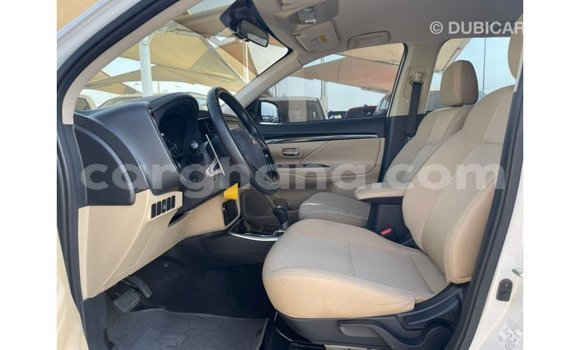 Ra Imported Mitsubishi Outlander funfun Ọkọ̀ in Import - Dubai ni Ashanti Ra Imported Mitsubishi Outlander funfun Ọkọ̀ in Import - Dubai ni Ashanti
