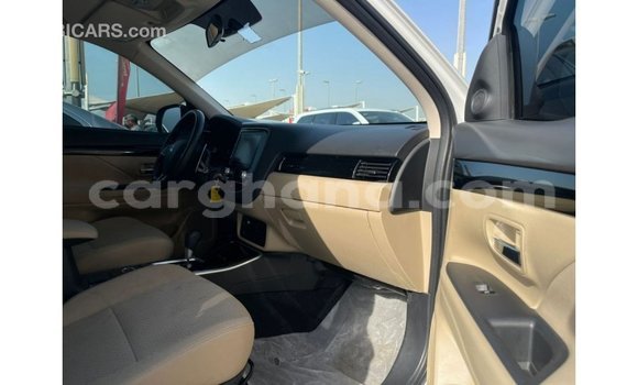 Ra Imported Mitsubishi Outlander funfun Ọkọ̀ in Import - Dubai ni Ashanti Ra Imported Mitsubishi Outlander funfun Ọkọ̀ in Import - Dubai ni Ashanti