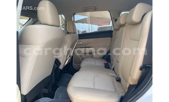 Ra Imported Mitsubishi Outlander funfun Ọkọ̀ in Import - Dubai ni Ashanti Ra Imported Mitsubishi Outlander funfun Ọkọ̀ in Import - Dubai ni Ashanti