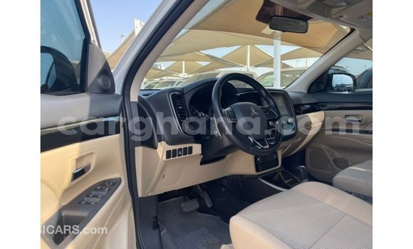 Ra Imported Mitsubishi Outlander funfun Ọkọ̀ in Import - Dubai ni Ashanti Ra Imported Mitsubishi Outlander funfun Ọkọ̀ in Import - Dubai ni Ashanti