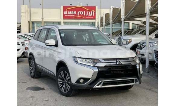 Sayi Imported Mitsubishi Outlander White Mota in Import - Dubai a Ashanti Sayi Imported Mitsubishi Outlander White Mota in Import - Dubai a Ashanti