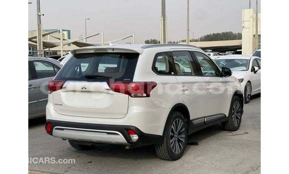 Sayi Imported Mitsubishi Outlander White Mota in Import - Dubai a Ashanti Sayi Imported Mitsubishi Outlander White Mota in Import - Dubai a Ashanti
