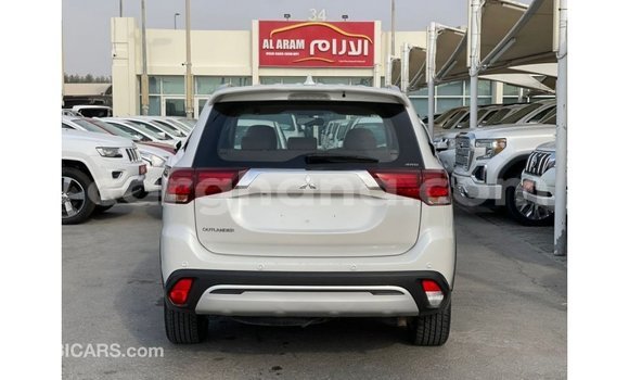 Sayi Imported Mitsubishi Outlander White Mota in Import - Dubai a Ashanti Sayi Imported Mitsubishi Outlander White Mota in Import - Dubai a Ashanti