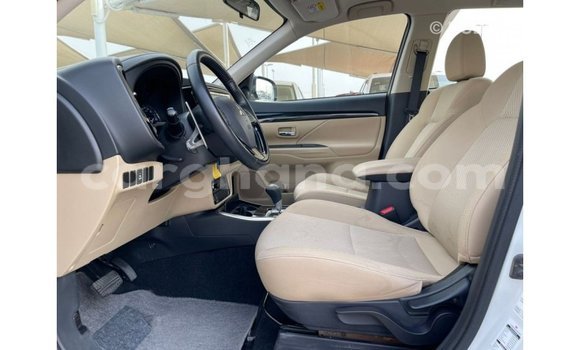 Sayi Imported Mitsubishi Outlander White Mota in Import - Dubai a Ashanti Sayi Imported Mitsubishi Outlander White Mota in Import - Dubai a Ashanti