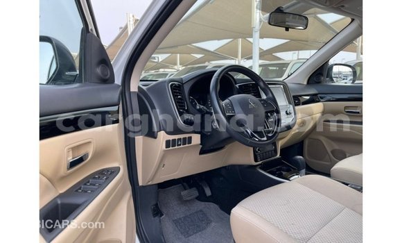 Sayi Imported Mitsubishi Outlander White Mota in Import - Dubai a Ashanti Sayi Imported Mitsubishi Outlander White Mota in Import - Dubai a Ashanti