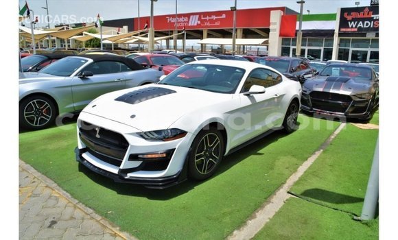 Ra Imported Ford Mustang funfun Ọkọ̀ in Import - Dubai ni Ashanti Ra Imported Ford Mustang funfun Ọkọ̀ in Import - Dubai ni Ashanti