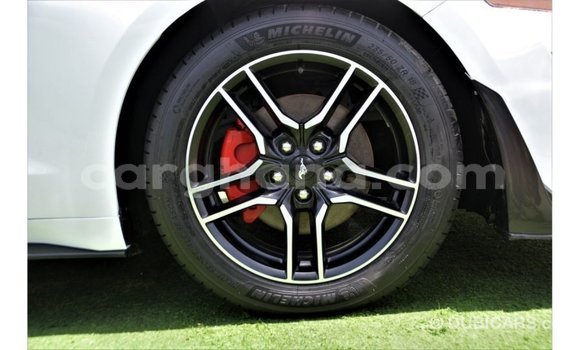 Ra Imported Ford Mustang funfun Ọkọ̀ in Import - Dubai ni Ashanti Ra Imported Ford Mustang funfun Ọkọ̀ in Import - Dubai ni Ashanti