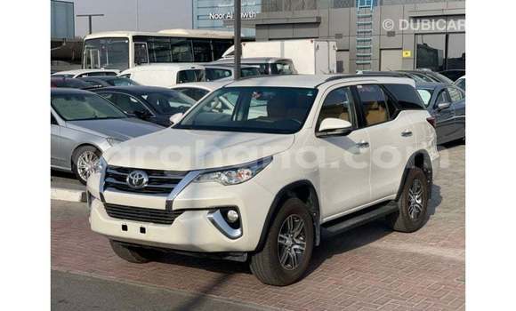 Ra Imported Toyota Fortuner funfun Ọkọ̀ in Import - Dubai ni Ashanti Ra Imported Toyota Fortuner funfun Ọkọ̀ in Import - Dubai ni Ashanti