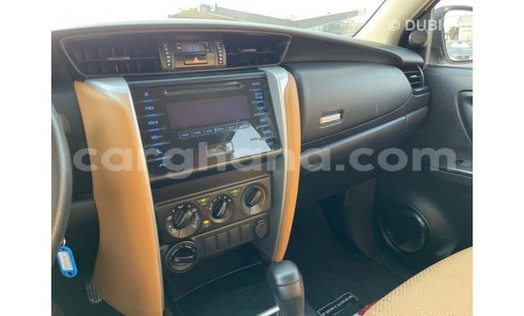 Ra Imported Toyota Fortuner funfun Ọkọ̀ in Import - Dubai ni Ashanti Ra Imported Toyota Fortuner funfun Ọkọ̀ in Import - Dubai ni Ashanti