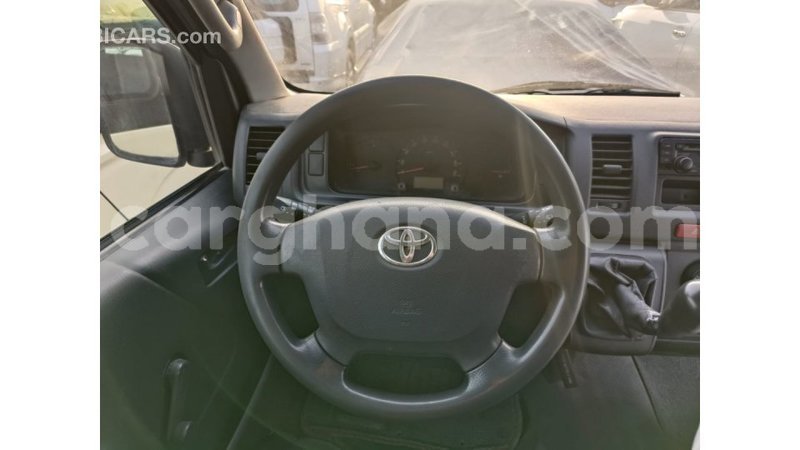 Big with watermark toyota hiace ashanti import dubai 55883