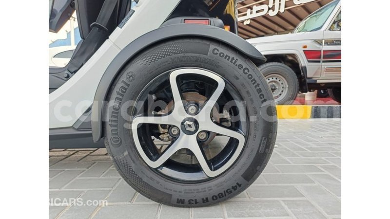 Big with watermark renault twizy ashanti import dubai 55934