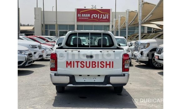 Ra Imported Mitsubishi L200 funfun Ọkọ̀ in Import - Dubai ni Ashanti Ra Imported Mitsubishi L200 funfun Ọkọ̀ in Import - Dubai ni Ashanti