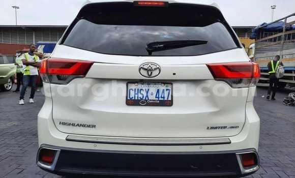 Buy Import Toyota Highlander White Car in Sekondi–Takoradi Metropolitan in Western Buy Import Toyota Highlander White Car in Sekondi–Takoradi Metropolitan in Western