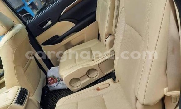 Buy Import Toyota Highlander White Car in Sekondi–Takoradi Metropolitan in Western Buy Import Toyota Highlander White Car in Sekondi–Takoradi Metropolitan in Western