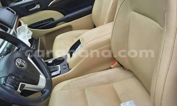 Buy Import Toyota Highlander White Car in Sekondi–Takoradi Metropolitan in Western Buy Import Toyota Highlander White Car in Sekondi–Takoradi Metropolitan in Western