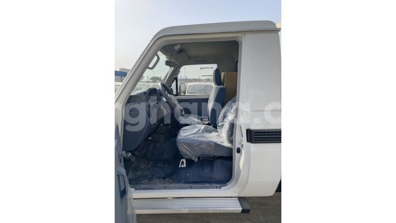 Big with watermark toyota land cruiser ashanti import dubai 55951