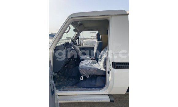Ra Imported Toyota Land Cruiser funfun Ọkọ̀ in Import - Dubai ni Ashanti Ra Imported Toyota Land Cruiser funfun Ọkọ̀ in Import - Dubai ni Ashanti
