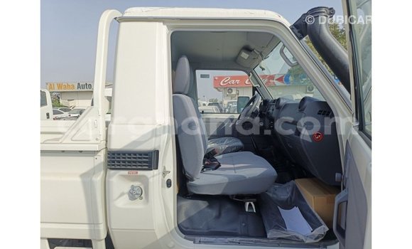 Ra Imported Toyota Land Cruiser funfun Ọkọ̀ in Import - Dubai ni Ashanti Ra Imported Toyota Land Cruiser funfun Ọkọ̀ in Import - Dubai ni Ashanti