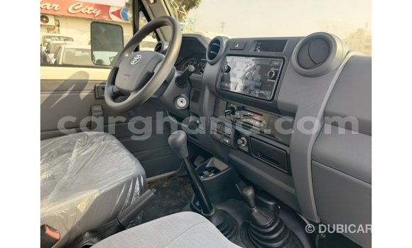 Ra Imported Toyota Land Cruiser funfun Ọkọ̀ in Import - Dubai ni Ashanti Ra Imported Toyota Land Cruiser funfun Ọkọ̀ in Import - Dubai ni Ashanti