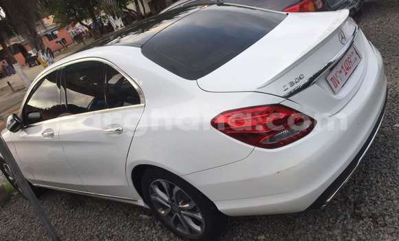 Buy Used Mercedes Viano White Car in Accra in Greater Accra