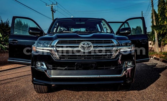 Ra Àlòkù Toyota Land Cruiser Black Ọkọ̀ in Abetifi ni Oorun