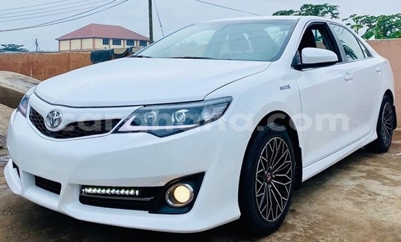 Sayi Na hannu Toyota Camry White Mota in Abetifi a Gabas