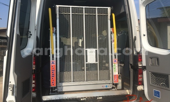 Sayi Na hannu Mercedes‒Benz Sprinter White Babbar mota in Accra a Greater Accra Sayi Na hannu Mercedes‒Benz Sprinter White Babbar mota in Accra a Greater Accra