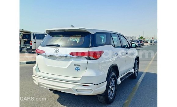 Sayi Imported Toyota Fortuner White Mota in Import - Dubai a Ashanti Sayi Imported Toyota Fortuner White Mota in Import - Dubai a Ashanti
