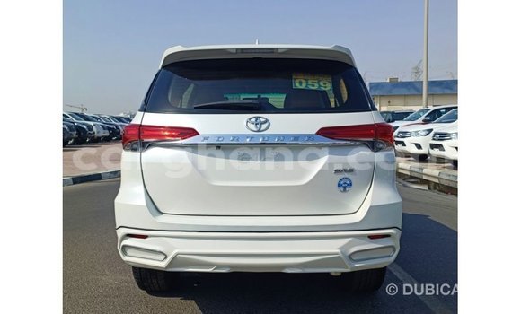 Sayi Imported Toyota Fortuner White Mota in Import - Dubai a Ashanti Sayi Imported Toyota Fortuner White Mota in Import - Dubai a Ashanti