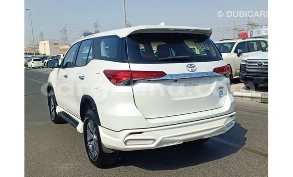 Sayi Imported Toyota Fortuner White Mota in Import - Dubai a Ashanti Sayi Imported Toyota Fortuner White Mota in Import - Dubai a Ashanti