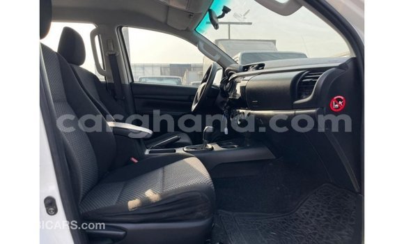 Ra Imported Toyota Hilux funfun Ọkọ̀ in Import - Dubai ni Ashanti Ra Imported Toyota Hilux funfun Ọkọ̀ in Import - Dubai ni Ashanti