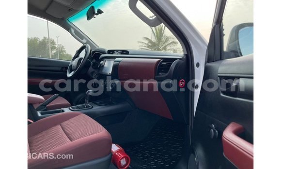 Ra Imported Toyota Hilux funfun Ọkọ̀ in Import - Dubai ni Ashanti Ra Imported Toyota Hilux funfun Ọkọ̀ in Import - Dubai ni Ashanti