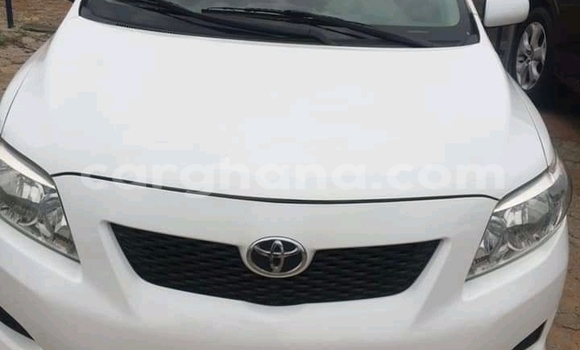 Sayi Na hannu Toyota Corolla White Mota in Tema a Greater Accra