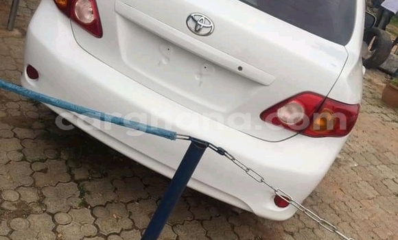Sayi Na hannu Toyota Corolla White Mota in Tema a Greater Accra Sayi Na hannu Toyota Corolla White Mota in Tema a Greater Accra