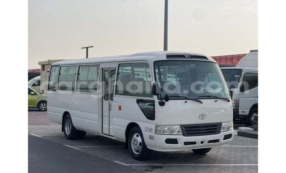Ra Imported Toyota Coaster funfun Ọkọ̀ in Import - Dubai ni Ashanti Ra Imported Toyota Coaster funfun Ọkọ̀ in Import - Dubai ni Ashanti