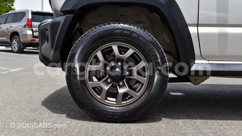 Big with watermark suzuki jimny ashanti import dubai 56024