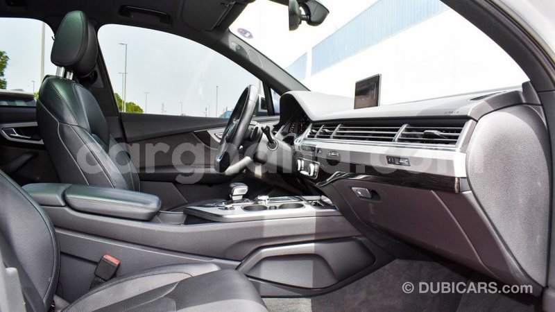 Big with watermark audi q7 ashanti import dubai 56025