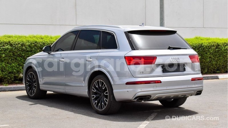 Big with watermark audi q7 ashanti import dubai 56025