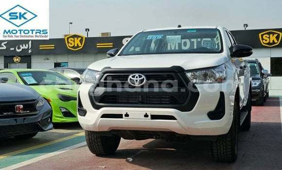 Sayi Imported Toyota Hilux White Mota in Import - Dubai a Ashanti