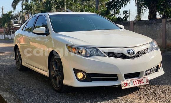 Sayi Na hannu Toyota Camry White Mota in Accra a Greater Accra Sayi Na hannu Toyota Camry White Mota in Accra a Greater Accra