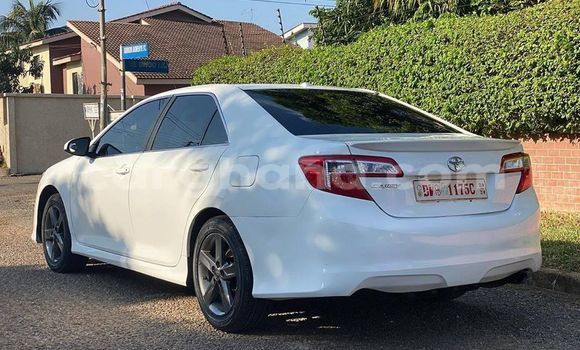 Sayi Na hannu Toyota Camry White Mota in Accra a Greater Accra Sayi Na hannu Toyota Camry White Mota in Accra a Greater Accra