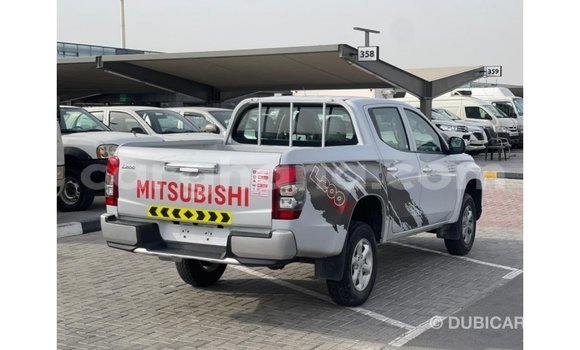 Ra Imported Mitsubishi L200 funfun Ọkọ̀ in Import - Dubai ni Ashanti Ra Imported Mitsubishi L200 funfun Ọkọ̀ in Import - Dubai ni Ashanti