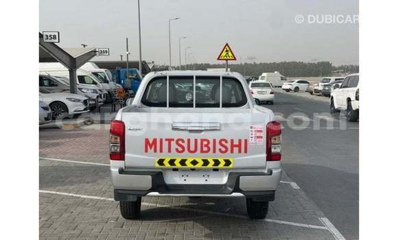 Ra Imported Mitsubishi L200 funfun Ọkọ̀ in Import - Dubai ni Ashanti Ra Imported Mitsubishi L200 funfun Ọkọ̀ in Import - Dubai ni Ashanti