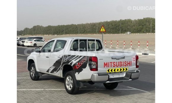 Ra Imported Mitsubishi L200 funfun Ọkọ̀ in Import - Dubai ni Ashanti Ra Imported Mitsubishi L200 funfun Ọkọ̀ in Import - Dubai ni Ashanti