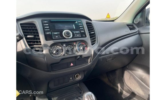 Ra Imported Mitsubishi L200 funfun Ọkọ̀ in Import - Dubai ni Ashanti Ra Imported Mitsubishi L200 funfun Ọkọ̀ in Import - Dubai ni Ashanti
