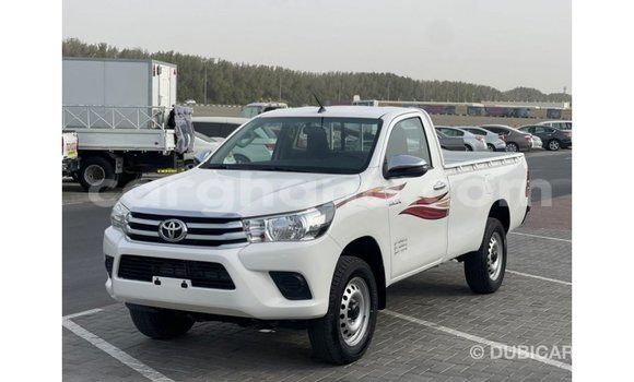 Sayi Imported Toyota Hilux White Mota in Import - Dubai a Ashanti Sayi Imported Toyota Hilux White Mota in Import - Dubai a Ashanti