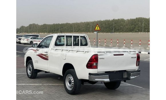 Sayi Imported Toyota Hilux White Mota in Import - Dubai a Ashanti Sayi Imported Toyota Hilux White Mota in Import - Dubai a Ashanti